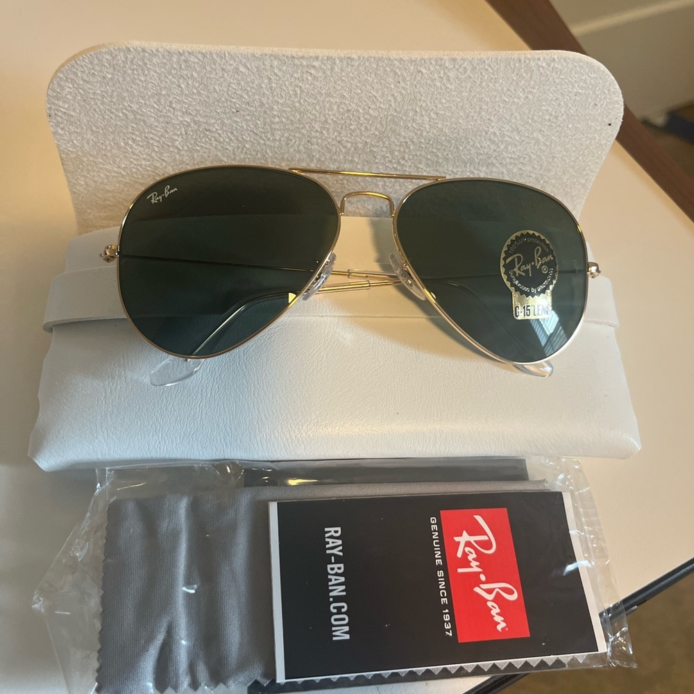 Brand new Ray Ban aviators with white case